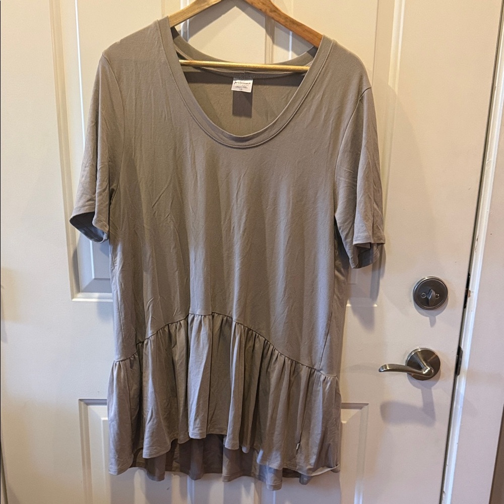Jax & Lennnon Tan Ruffle Hem Short Sleeve Top